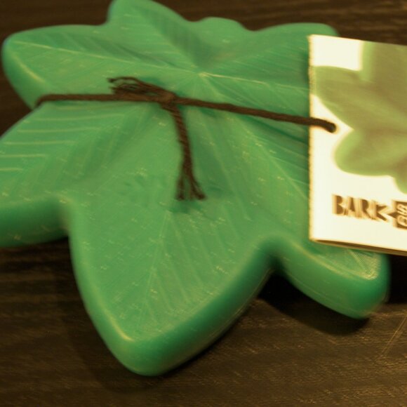 Green Leaf Dog Chew Toy - Picture 4 of 4